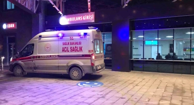 Direksiyon başında rahatsızlanınca zincirleme trafik kazasına sebep olan sürücü yaralandı