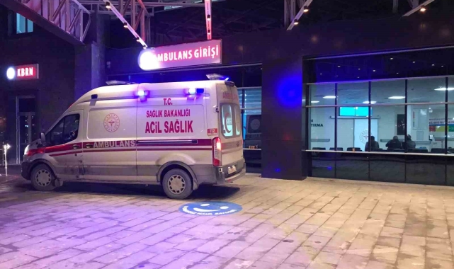 Direksiyon başında rahatsızlanınca zincirleme trafik kazasına sebep olan sürücü yaralandı