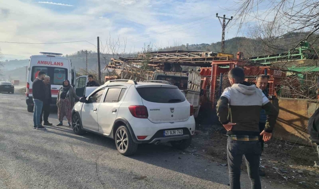 Direksiyon başında uyuyunca park halindeki kamyonete çarptı: 2 yaralı
