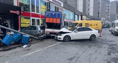 Direksiyon hakimiyetini kaybeden sürücü ortalığı birbirine kattı