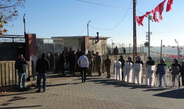 Diyarbakır'da öğrencilerin kavgasına veliler de dahil oldu, polis ve jandarma müdahale etti