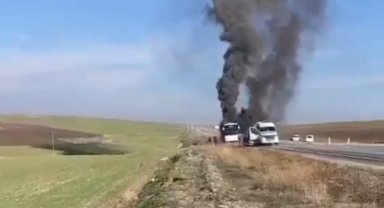 Diyarbakır'da yolcu otobüsü alevlere teslim oldu