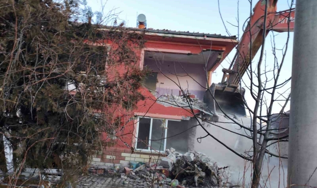 Doğanşehir'de yıkımlar sürüyor