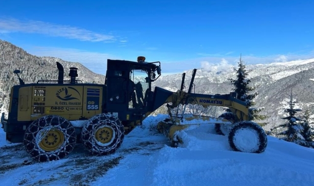 Doğu Karadeniz'de kar yağışı nedeniyle 367 köy yolu ulaşıma kapandı