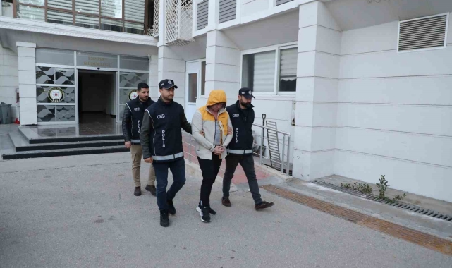 Dolandırıcılıktan Interpol tarafından aranan şahıs Mersin'de yakalandı