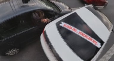 Düğün konvoyunda lüks araçlar birbirine girdi