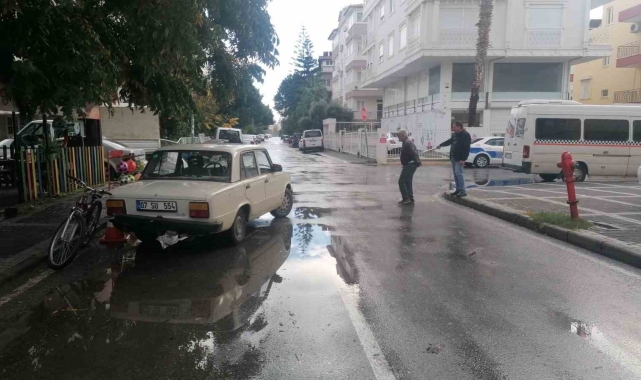 'Dur' levhasına uymayan sürücüler caddeyi çarpışan otomobillere çevirdi