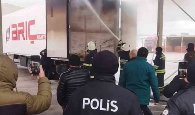 Edirne'de bebek maması yüklü tırda çıkan yangın söndürüldü