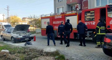 Edirne'de park halindeki otomobil yandı