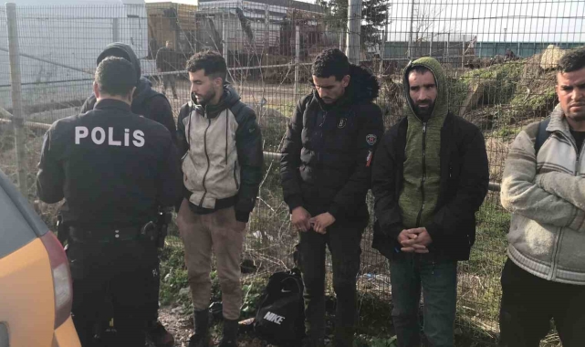 Edirne'de ticari takside 6 kaçak göçmen yakalandı
