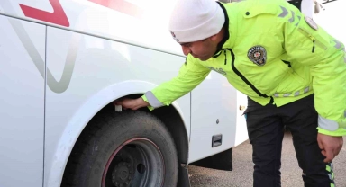 Elazığ'da kış lastiği denetimleri sürüyor