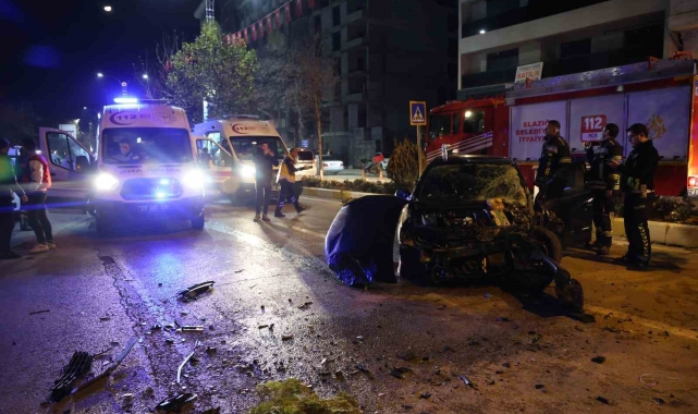 Elazığ'da ortalığın savaş alanına döndüğü kaza kamerada: 5 yaralı