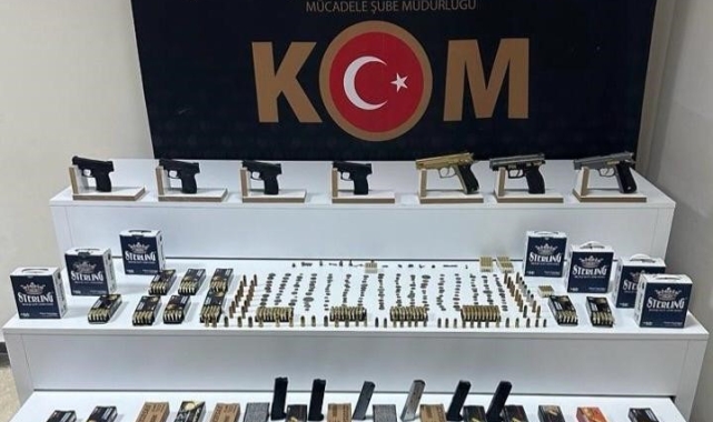 Elazığ'da tarihi eser niteliğindeki sikke ve objeler ile ruhsatsız silah ele geçirildi
