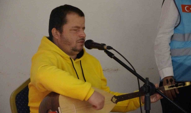 Engelli halk ozanının Filistin duyarlılığı herkesi duygulandırdı