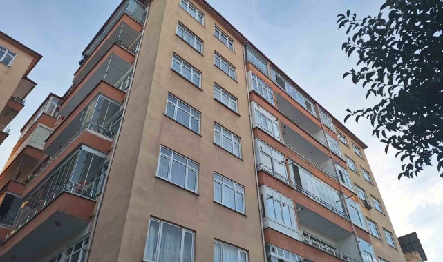 Engelli kızını öldürüp intihar etti