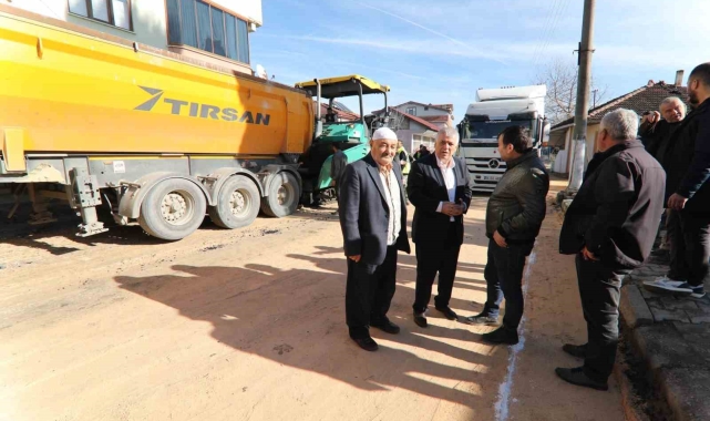 Erenler'de asfalt mesaisi sürüyor