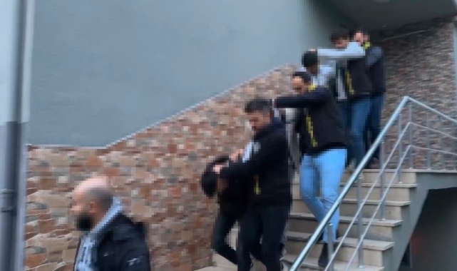 Esenyurt'ta günlük kiralık dairede işlenen cinayetin şüphelileri adliyeye sevk edildi