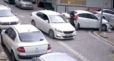 Esenyurt'ta sokakta yürüyen kadını eliyle taciz etti: O anlar kamerada