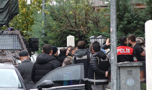 Eşini evde silahla rehin aldı: 5 saat sonra etkisiz hale getirildi