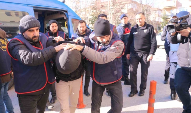 Eşini ve ailesini katleden zanlı tutuklandı