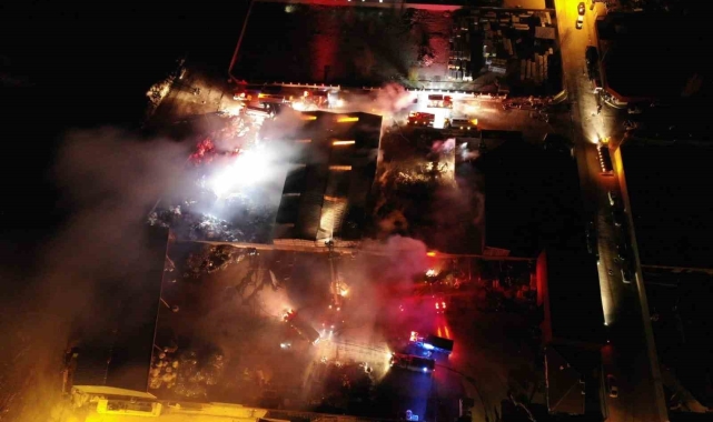 Eskişehir'de geri dönüşüm tesisinde yangın paniği: 3 saatlik çalışmayla kontrol altına alındı