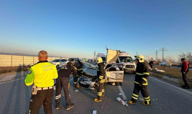 Eskişehir'de kavşakta meydana gelen kazada 1'i ağır 3 kişi yaralandı