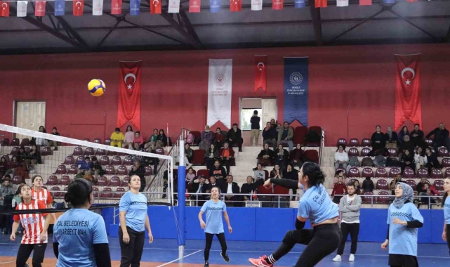 Ev ekonomisine katkı sağlayan kadınlardan kurulan takım sonunda rakip buldu