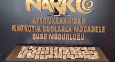 Eve yapılan uyuşturucu baskınında 1257 adet uyuşturucu hap da ele geçirildi