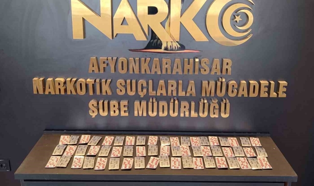 Eve yapılan uyuşturucu baskınında 1257 adet uyuşturucu hap da ele geçirildi
