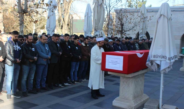 Evinde hayatını kaybeden emekli Astsubay toprağa verildi