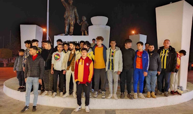 Fethiye'de Fenerbahçe ve Galatasaray taraftarları Suudi Arabistan'a tepki gösterdi