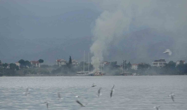 Fethiye'de gulet tekne alevlere teslim oldu