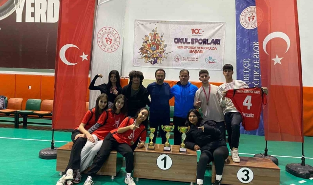 Floor Curling'e Köyceğiz Naip Hüseyin Anadolu Lisesi damgası