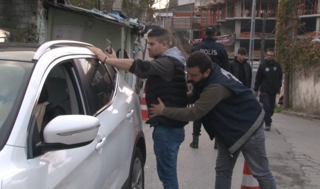 Gaziosmanpaşa'da "dar alan" uygulaması: Aranan 10 şahıs yakalandı