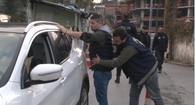 Gaziosmanpaşa'da "dar alan" uygulaması: Aranan 10 şahıs yakalandı