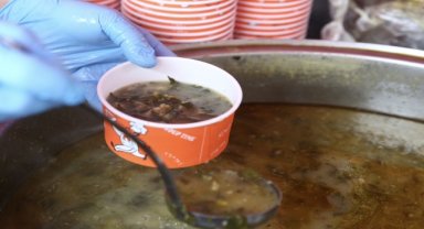 Giresun'da vatandaşlara karalahana çorbası ikram edildi