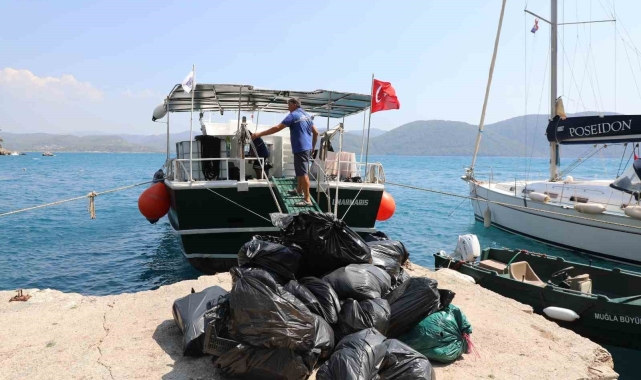 Gökova Körfezi'nde 40 bin kilogram çöp toplandı