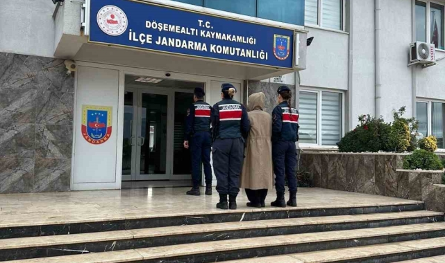 Hakkında 42 yıl kesinleşmiş hapis cezası bulunan kadın tavan arasında yakalandı
