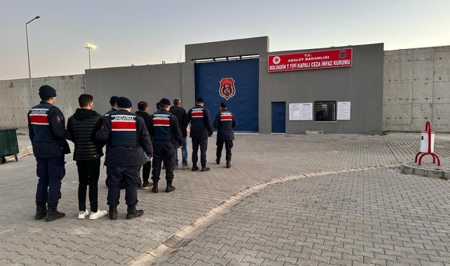 Haklarında hapis kararı bulunan 3 kişiyi jandarma yakaladı