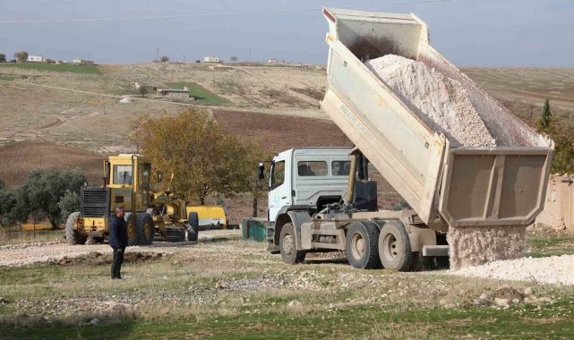 Haliliye'de merkez ve kırsal mahallelerde yol çalışması