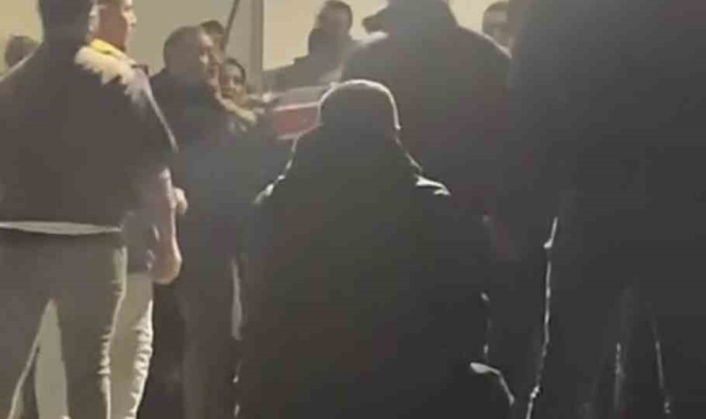 Hastane kapısında birbirlerine girdiler