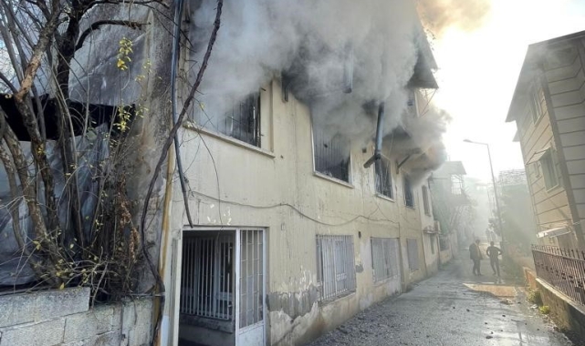 Hatay'da 2. Kattaki dairede çıkan yangın korkuttu