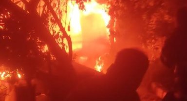 Hatay'da ahşap ev yandı