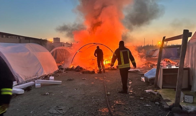 Hatay'da çadır alevlere teslim oldu