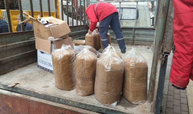 İki kamyonet kaçak tütün ele geçirildi