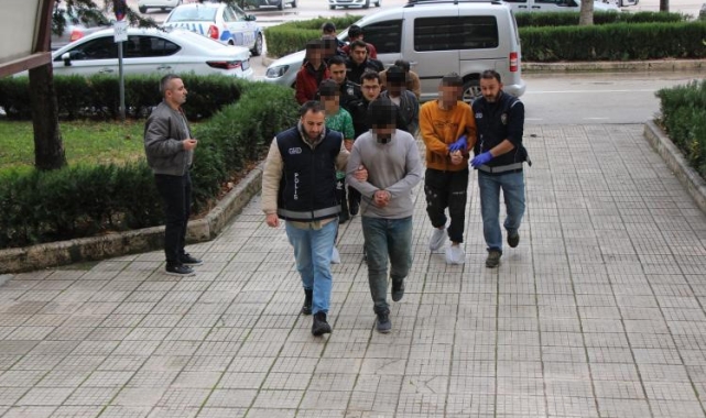 İnsan kaçakçılarının planı ihbarla bozuldu, 8 kaçak göçmen yakalandı