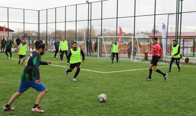 İpekyolu Belediyesi'nin birimler arası futbol turnuvasında final coşkusu yaşandı