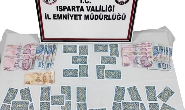 Isparta'da dernekte kumar oynayan 5 şahsa para cezası