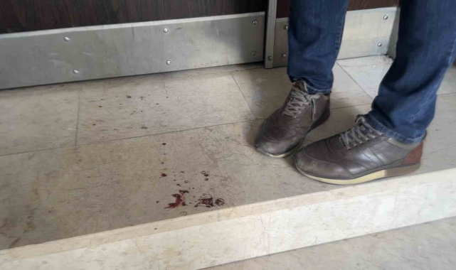 İstanbul&#039;da üniversite öğrencisi genç kıza bıçaklı saldırı: &quot;Abi korkuttun beni&quot; dediği şahıs belinden bıçakladı