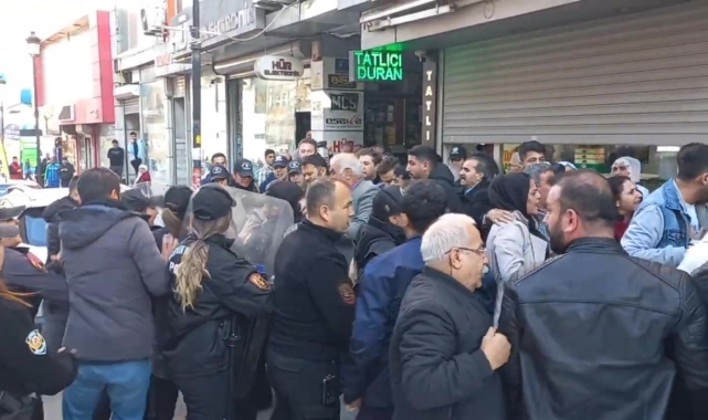 İzinsiz açıklama yapmak isteyen DEM Partililere polis müdahale etti